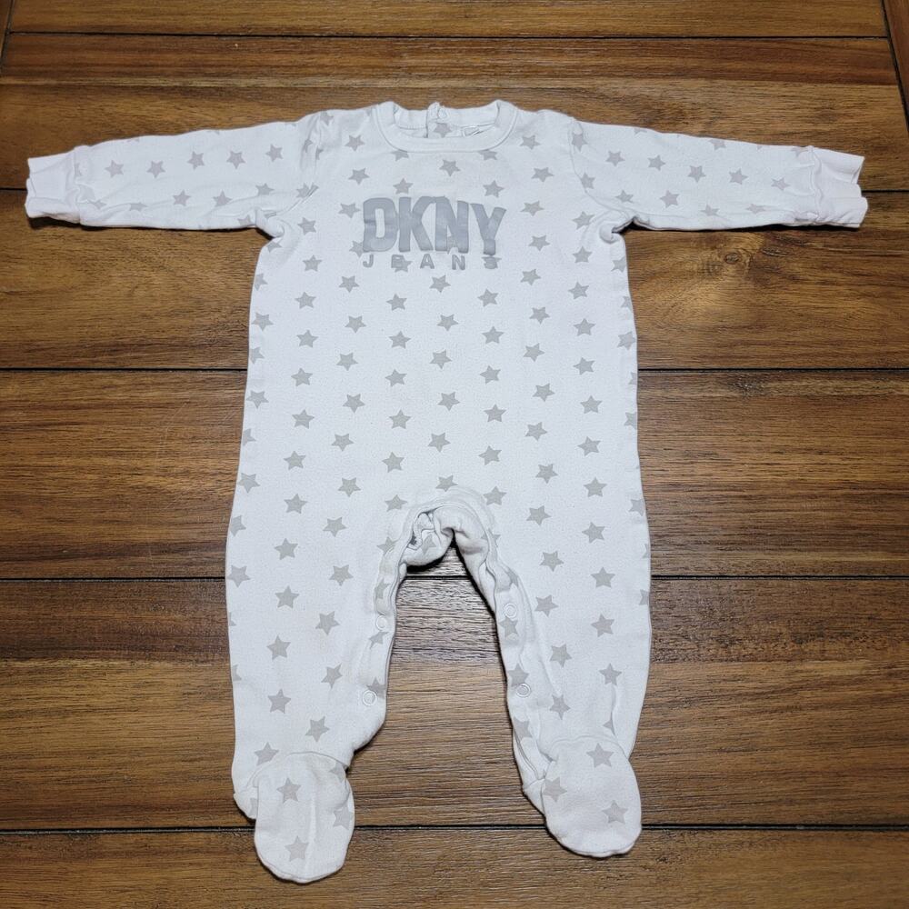 DKNY LS Infant White Jumper w/ Footies, All Over Stars - Size 6-9 Mo